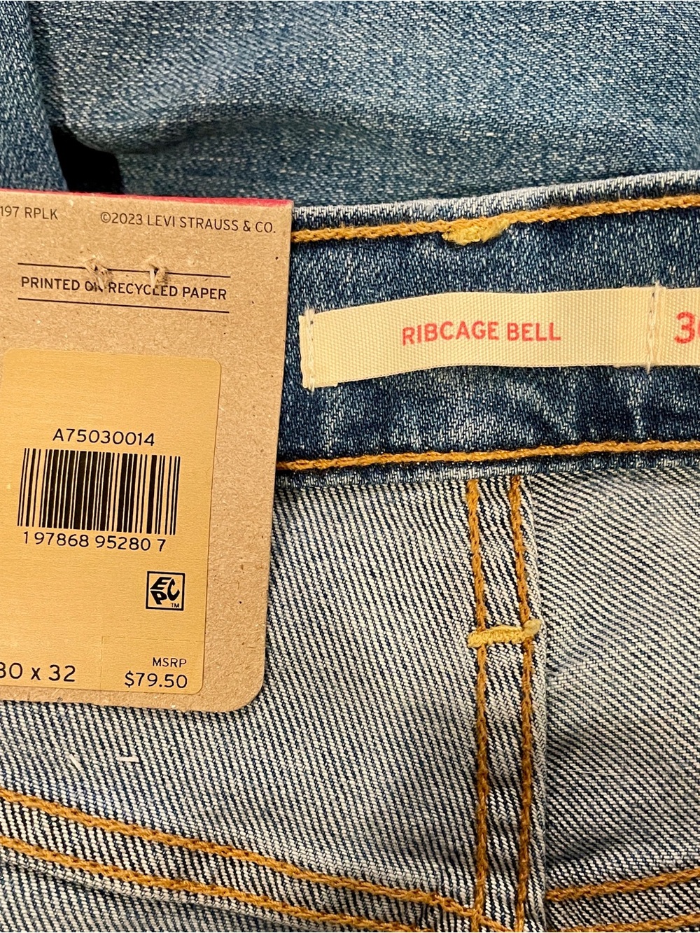 Levi’s Ribcage Bell Jeans - Picture 4 of 5